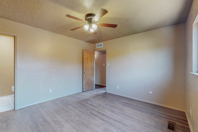 2709 Paseo De Tularosa, Santa Fe, NM 87505 - empty room with a textured ceiling, light hardwood / wood-style flooring, and ceiling fan