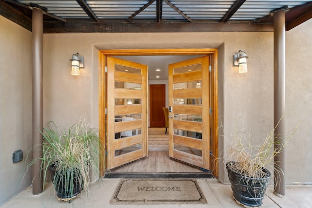 property entrance with stucco siding