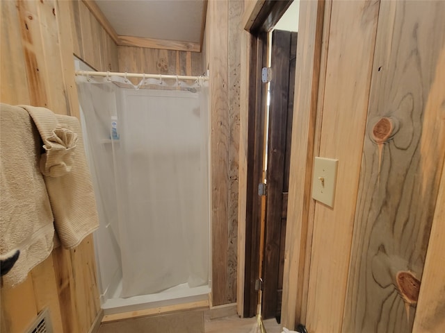 bathroom featuring curtained shower