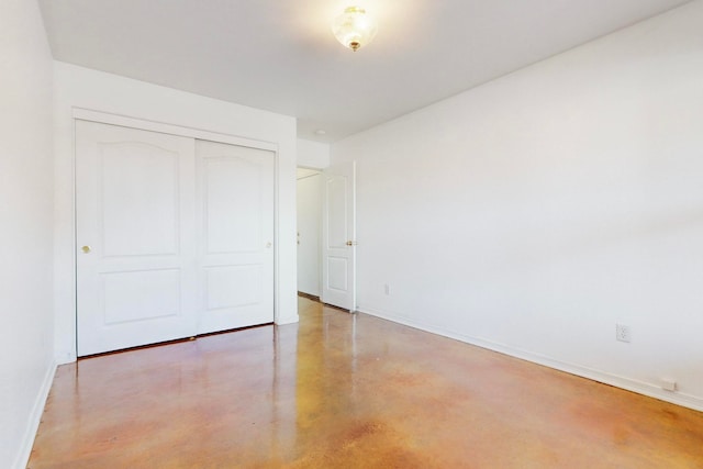 unfurnished bedroom featuring a closet