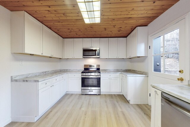 entryway featuring ceiling fan and light hardwood / wood-style flooring