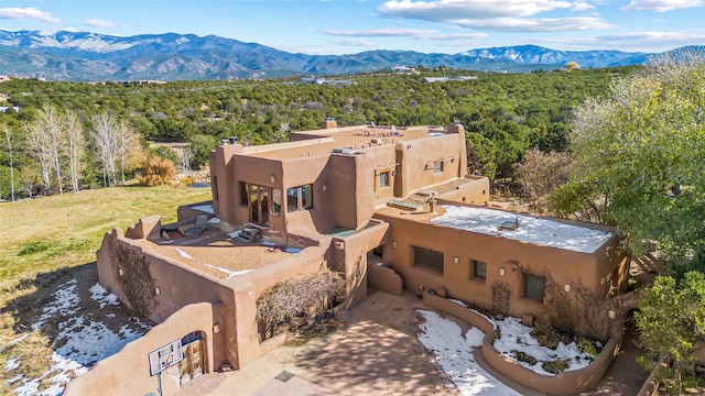 bird's eye view with a mountain view