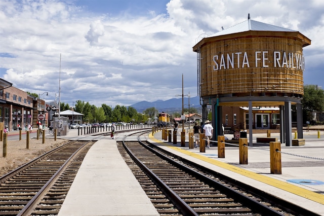 819 Fayette, Santa Fe, NM 87505 - surrounding community with a mountain view