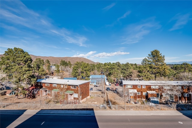 birds eye view of property featuring a mountain view