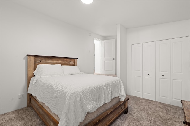 bedroom featuring carpet and a closet