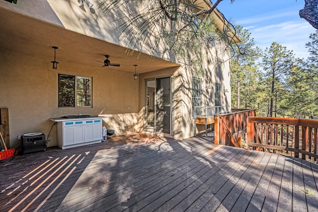 deck with ceiling fan