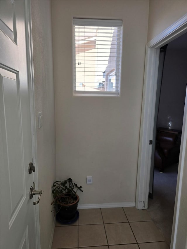 laundry room featuring light tile patterned floors