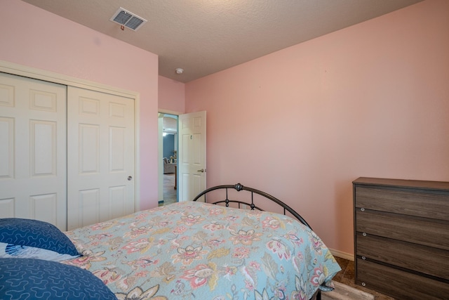 bedroom with a closet