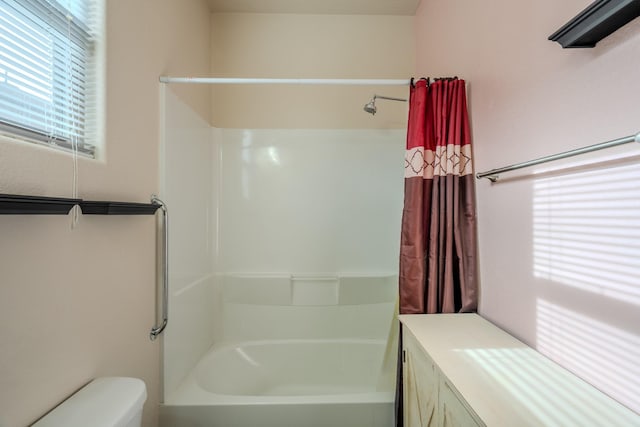 bathroom featuring toilet and shower / bath combo with shower curtain