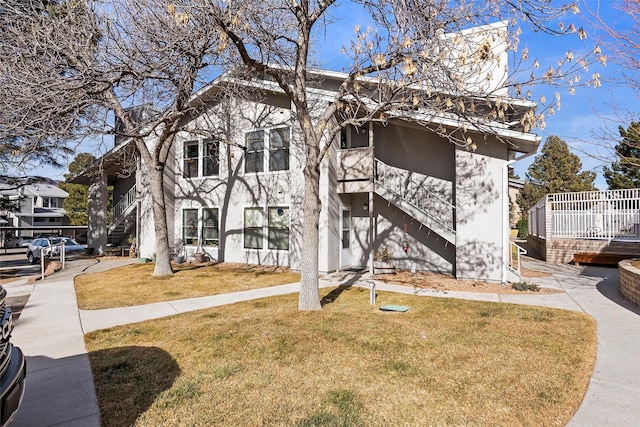 view of front of house with a front lawn