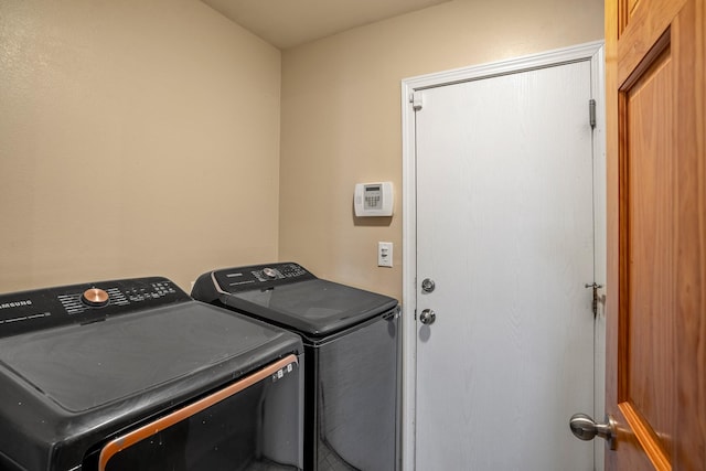 washroom featuring washing machine and dryer