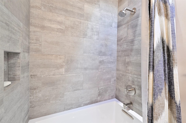 bathroom featuring shower / bath combo