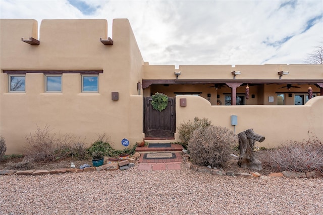 doorway to property with ceiling fan