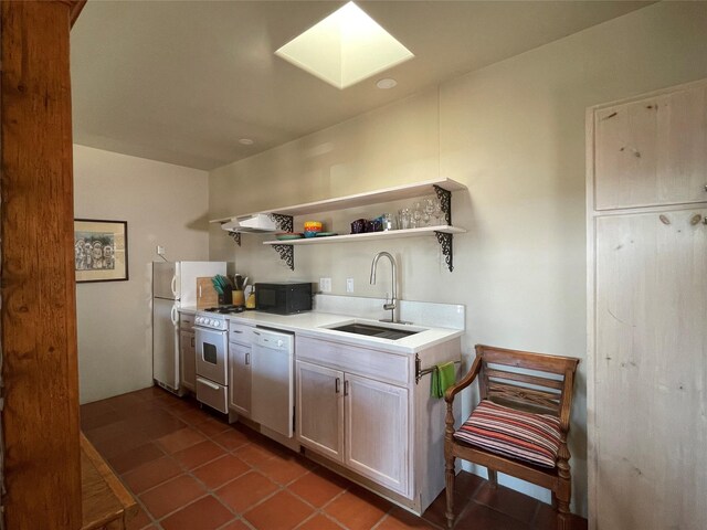 tiled living room with sink, ceiling fan, and a wood stove