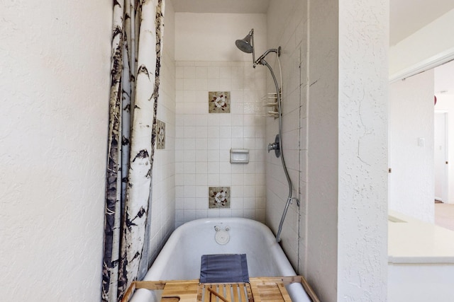 bathroom with shower / tub combo with curtain