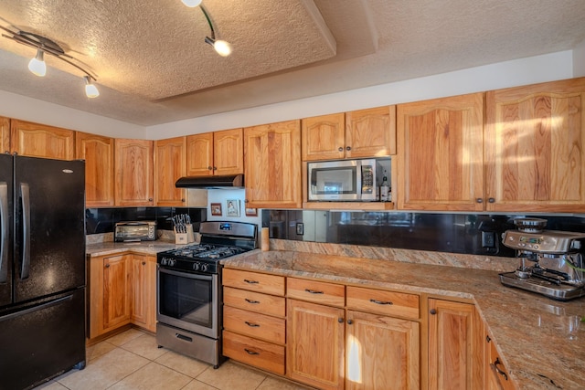 kitchen with pendant lighting, plenty of natural light, kitchen peninsula, and ceiling fan