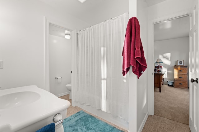 full bathroom featuring sink, toilet, and shower / tub combo