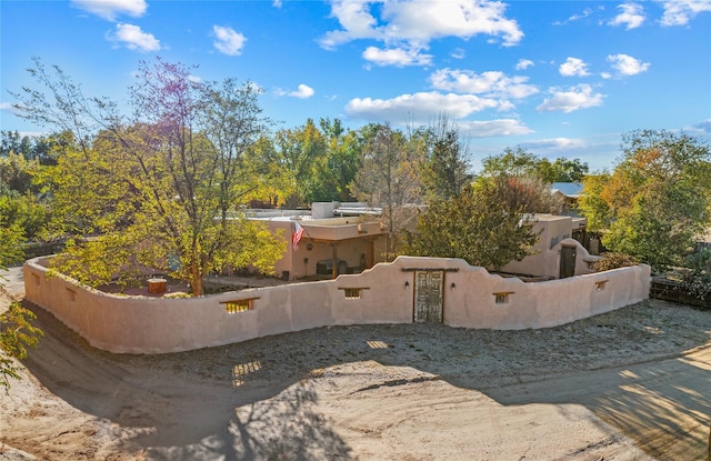 view of front of property