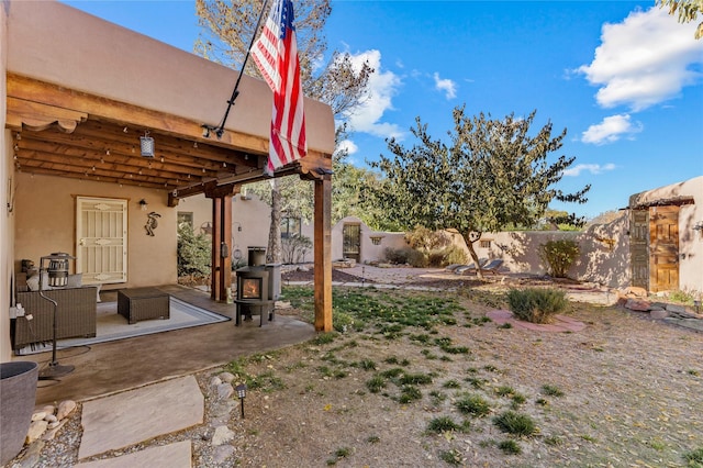 view of yard featuring a patio area