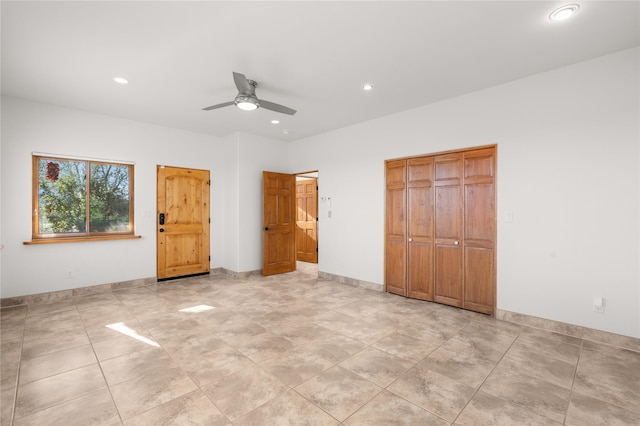 unfurnished bedroom with ceiling fan and a closet