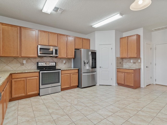 3110 Floras Del Sol, Santa Fe, NM 87507 - kitchen with backsplash, appliances with stainless steel finishes, and a textured ceiling