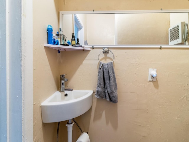 bathroom featuring sink