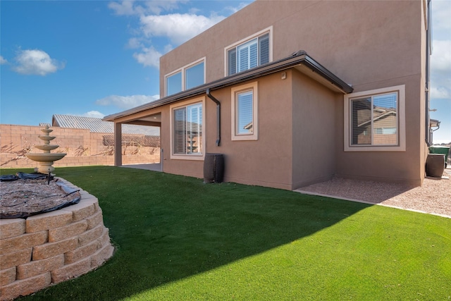 back of house featuring a lawn