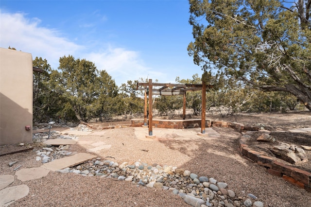 view of yard featuring a pergola