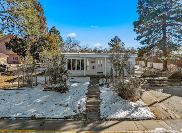 view of front of property