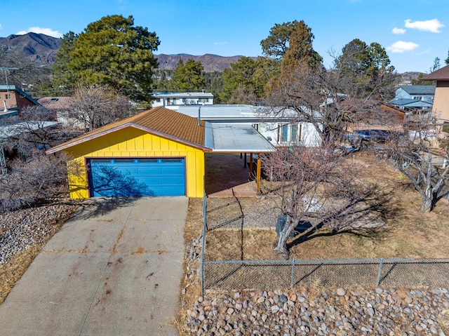 view of front of property featuring a mountain view