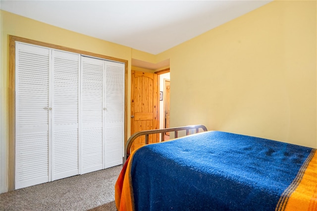 carpeted bedroom featuring a closet