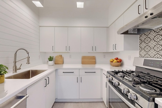 kitchen featuring sink, decorative backsplash, white cabinets, and appliances with stainless steel finishes