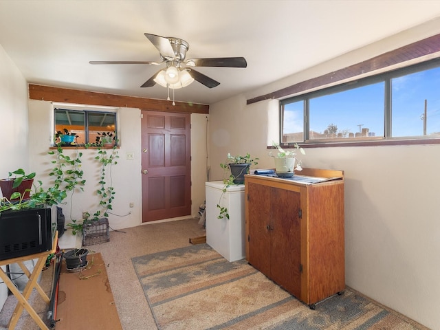 foyer featuring ceiling fan