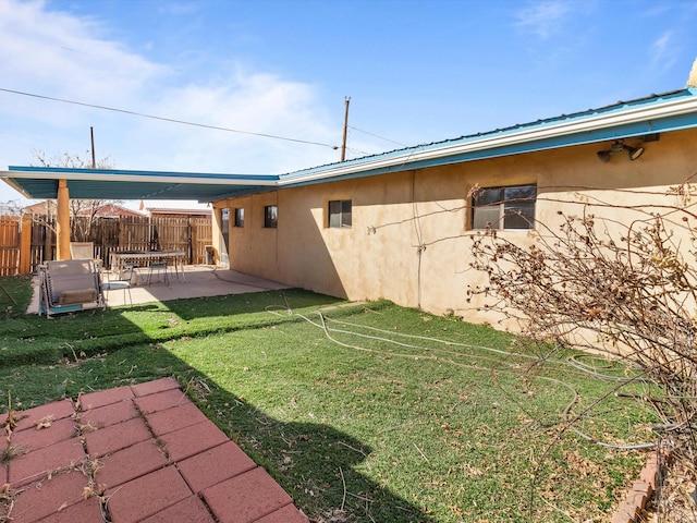 view of yard featuring a patio area