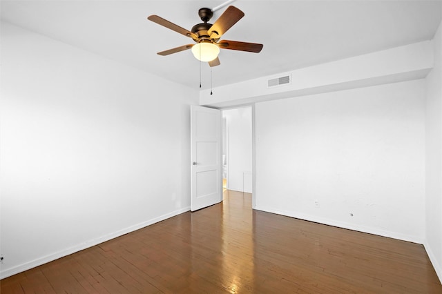 empty room with dark wood-type flooring and ceiling fan