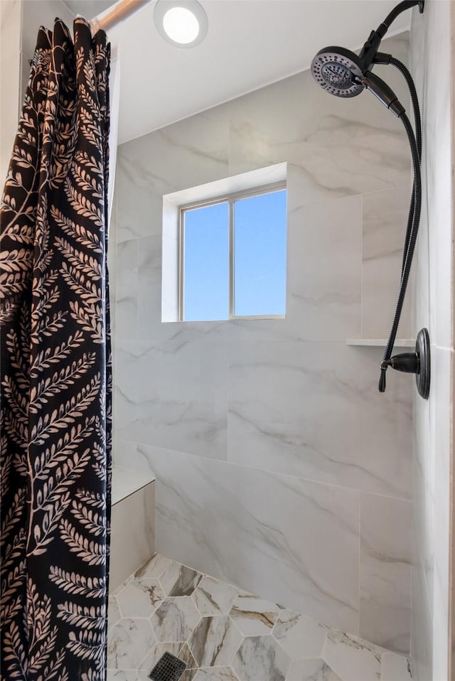 bathroom featuring tiled shower