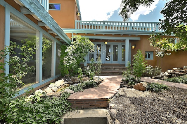 entrance to property with a balcony