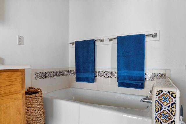506 Dinkle, Edgewood, NM 87015 - bathroom with a bath