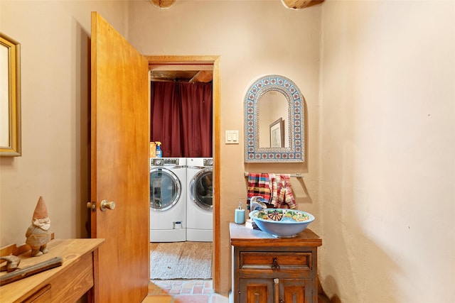506 Dinkle, Edgewood, NM 87015 - clothes washing area with washing machine and dryer