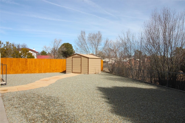 view of yard with a storage unit