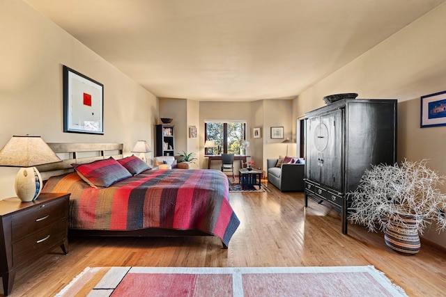 972 Indian Ridge Rd, Santa Fe, NM 87501 - bedroom featuring light wood finished floors