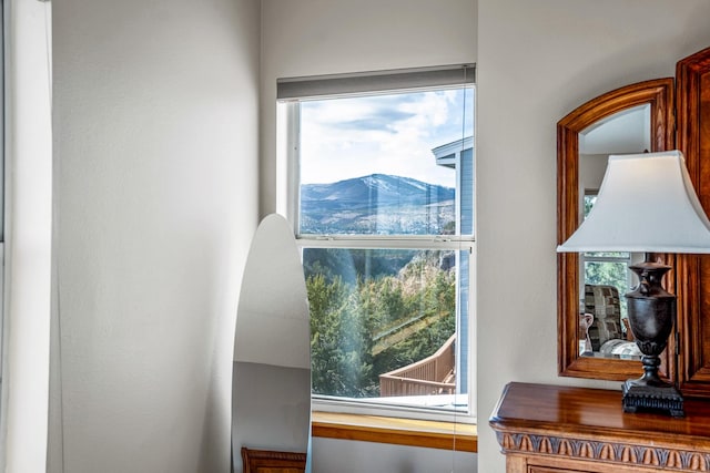 entryway featuring a mountain view