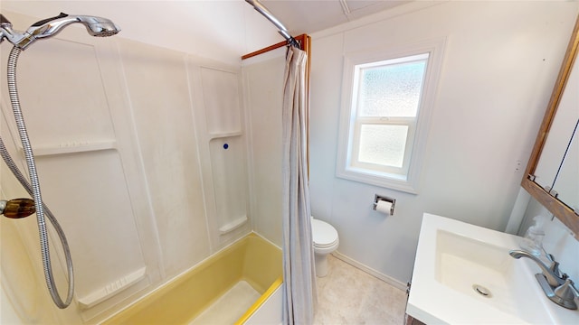 bathroom featuring toilet, a shower with shower curtain, vanity, and baseboards