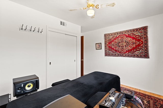 1115 N Luna Cir, Santa Fe, NM 87501 - living area featuring wood finished floors, baseboards, and a ceiling fan