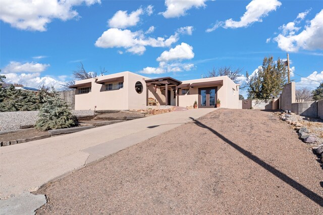 1115 N Luna Cir, Santa Fe, NM 87501 - adobe home with stucco siding and concrete driveway
