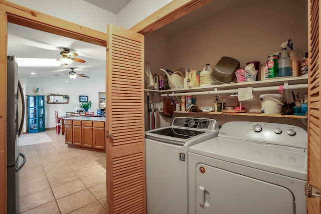 laundry room featuring light tile patterned floors, laundry area, washer and clothes dryer, and a ceiling fan