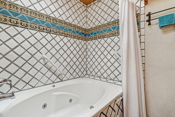 220 Irvine Unit B, Santa Fe, NM 87501 - full bath featuring a tub with jets and a textured wall