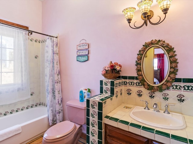 bathroom featuring toilet, shower / bath combo, a chandelier, and vanity