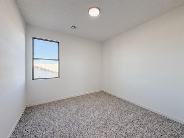 unfurnished room featuring carpet, visible vents, and baseboards