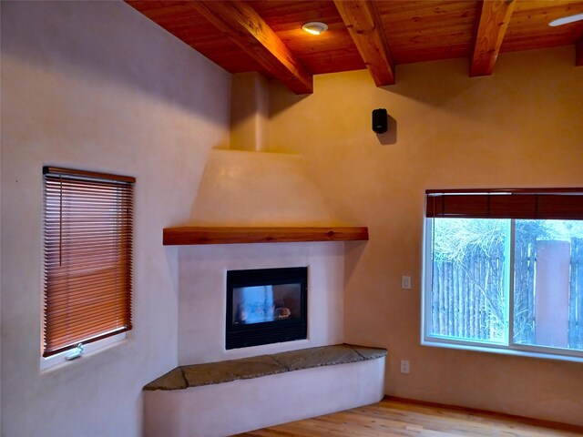 kitchen featuring decorative backsplash, a peninsula, stainless steel appliances, under cabinet range hood, and a sink